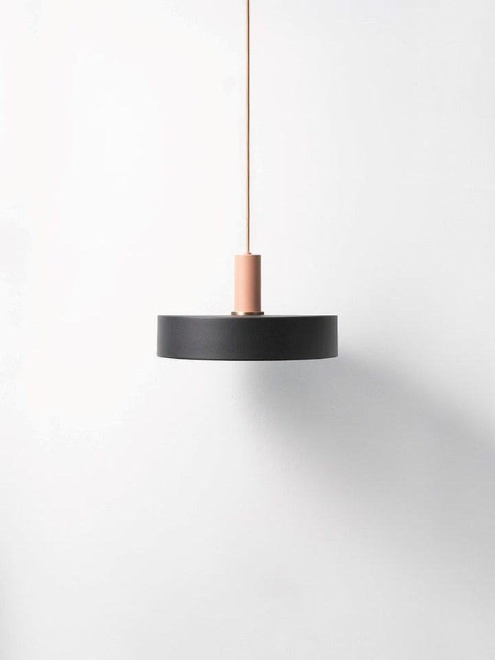Record Shade - svart-Takpendler-Ferm Living-Svart-Feg__5124-Lightup.no