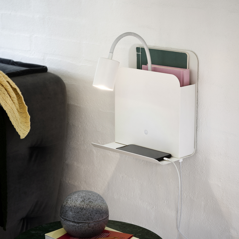 Roomi vegglampe med hylle og USB - Hvit-Vegglamper-Nordlux-2112551001-Lightup.no
