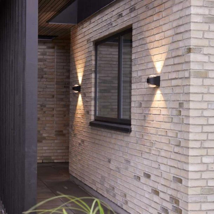 Saga vegglampe IP65 12W 3000K - Svart-Utebelysning vegg opp og ned-LOOM Design-Svart-LF-830-002-Lightup.no