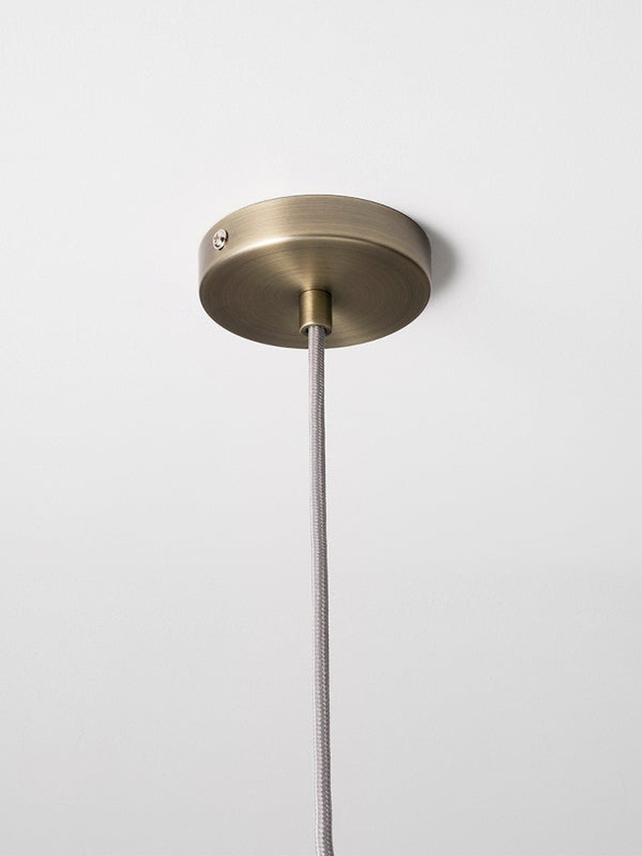 Socket takpendel lav - messing-Takpendler-Ferm Living-Messing-Feg__5106-Lightup.no