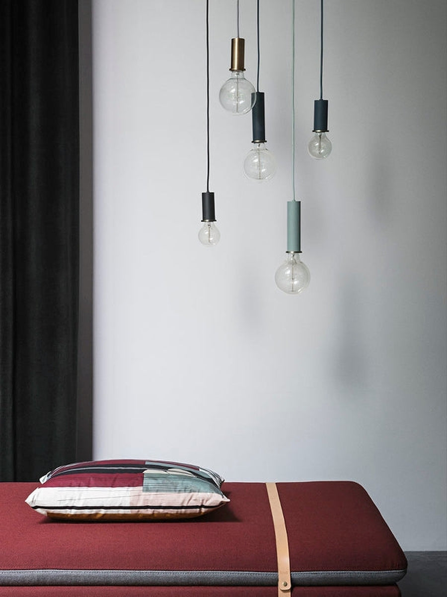 Socket takpendel lav - messing-Takpendler-Ferm Living-Messing-Feg__5106-Lightup.no