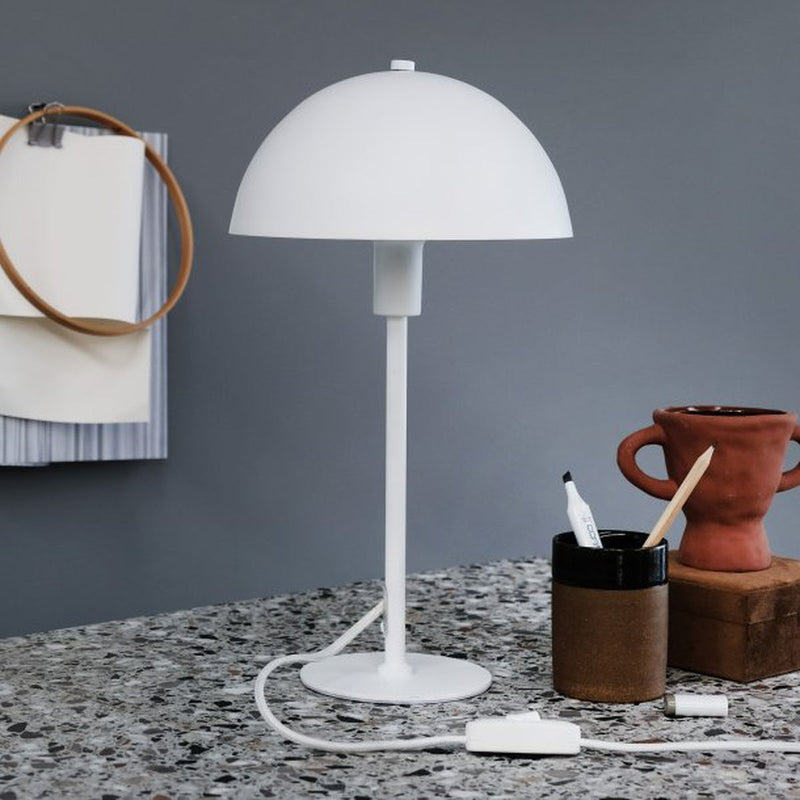Stockholm bordlampe medium - Hvit-Bordlamper-Dyberg Larsen-DL-7032-Lightup.no