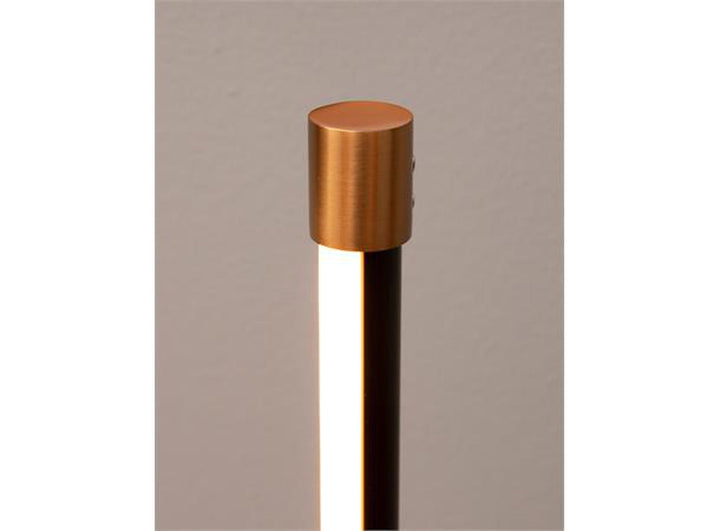 Straight LED gulvlampe med 3-steg dimmer Svart og messing farge-Gulvlamper-Scanlight-169590-Lightup.no
