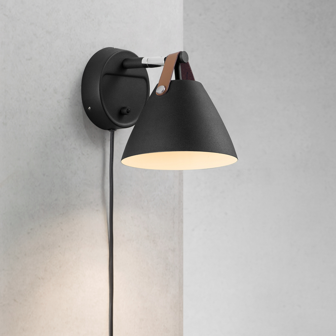 Strap vegglampe - Svart-Vegglamper-DFTP-Svart-84291003-Lightup.no