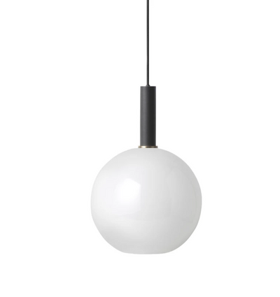 Taklampe Collect Opal Sphere-High Socket svart-Takpendler-Ferm Living-Feg__5148+5109-Lightup.no