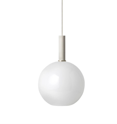 Taklampe Collect Sphere-High Socket Lys grå-Takpendler-Ferm Living-Feg__5148+5111-Lightup.no