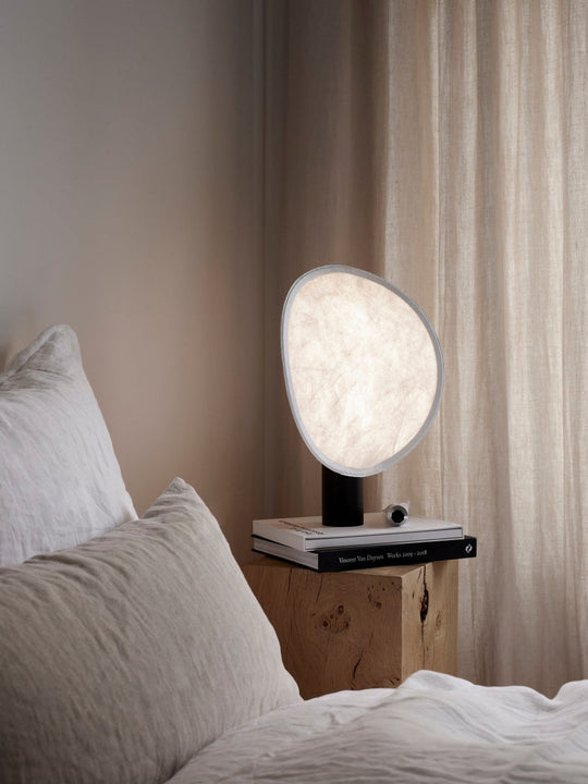 Tense Bærbar Bordlampe - Sort Sokkel-Bordlamper-New Works-Hvit-Nes__21820-Lightup.no