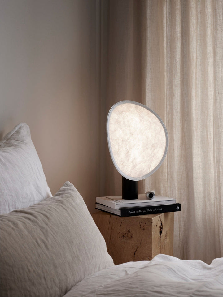 Tense Bærbar Bordlampe - Sort Sokkel-Bordlamper-New Works-Hvit-Nes__21820-Lightup.no