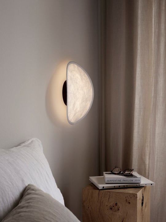 Tense Vegglampe - Sort Sokkel-Vegglamper-New Works-Hvit-Nes__21910-Lightup.no