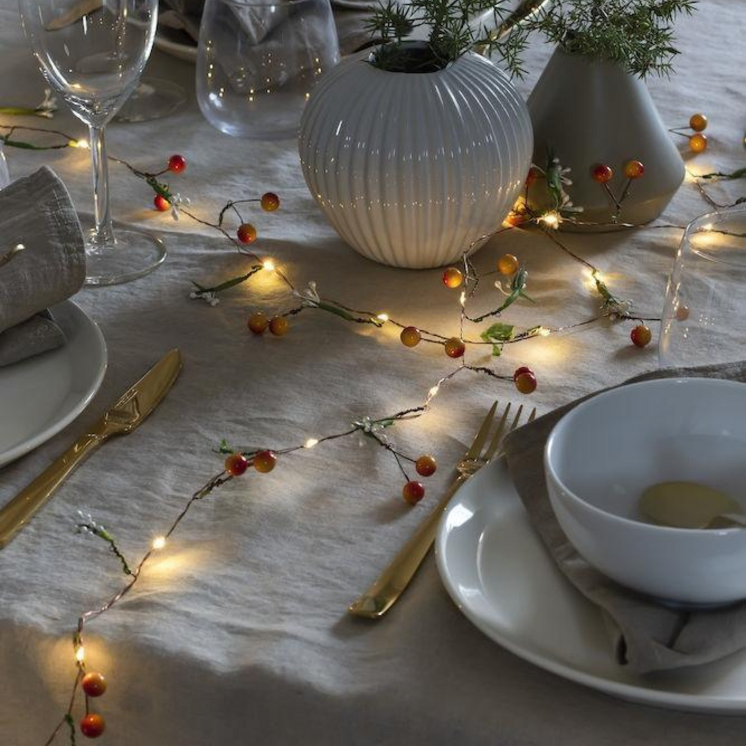 (Utgått) (Utgått) Slynge med bær og blomster 20 varmhvit LED - Batteridrevet-Julebelysning dekor og pynt-Konstsmide-3214-503-Lightup.no