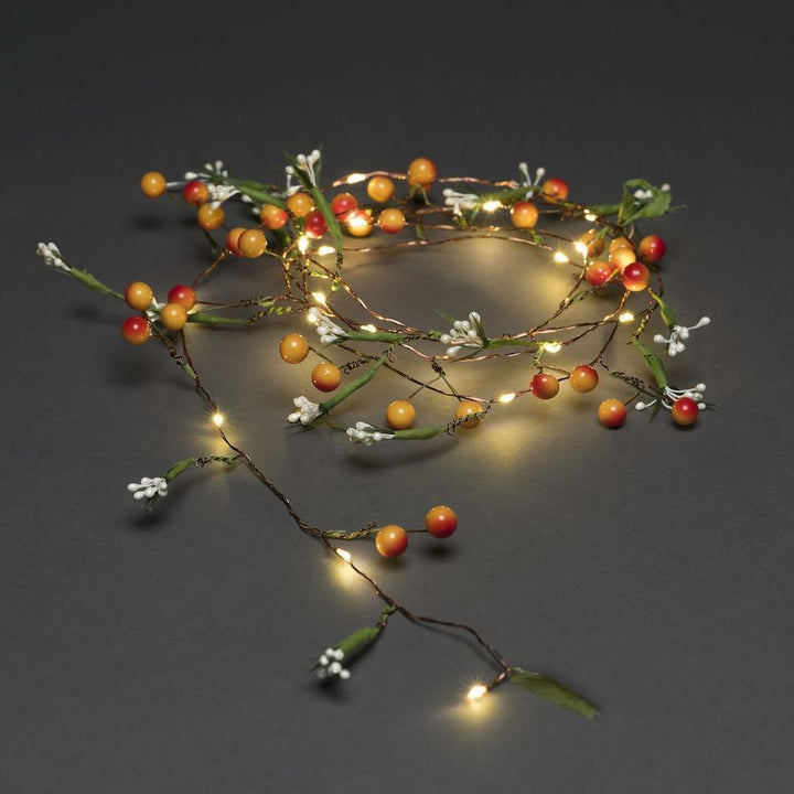 (Utgått) (Utgått) Slynge med bær og blomster 20 varmhvit LED - Batteridrevet-Julebelysning dekor og pynt-Konstsmide-3214-503-Lightup.no