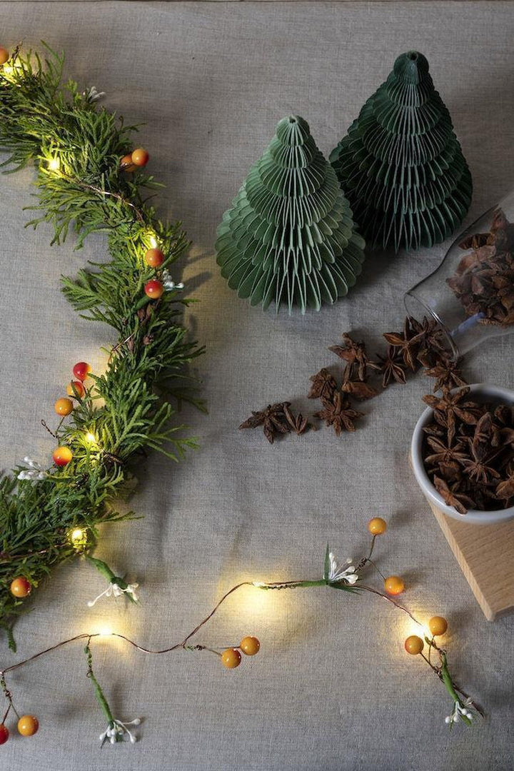 (Utgått) (Utgått) Slynge med bær og blomster 20 varmhvit LED - Batteridrevet-Julebelysning dekor og pynt-Konstsmide-3214-503-Lightup.no