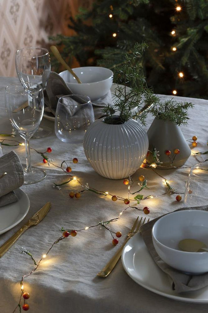 (Utgått) (Utgått) Slynge med bær og blomster 20 varmhvit LED - Batteridrevet-Julebelysning dekor og pynt-Konstsmide-3214-503-Lightup.no