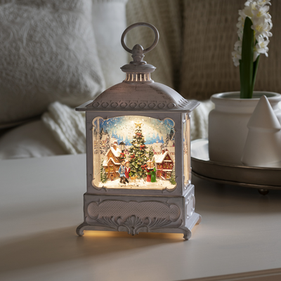 Vannfylt lykt med julemarked 25 cm - Hvit-Julebelysning dekor og pynt-Konstsmide-4270-200-Lightup.no
