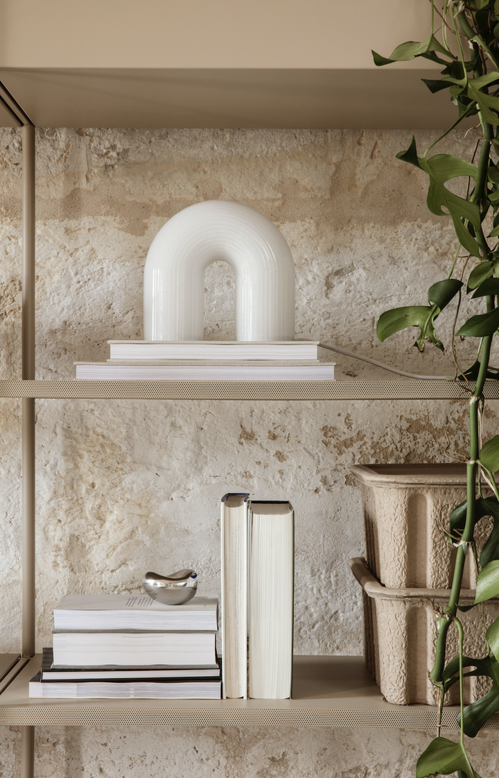 Vuelta bordlampe-Bordlamper-Ferm Living-Hvit-Feg__1100612001-Lightup.no