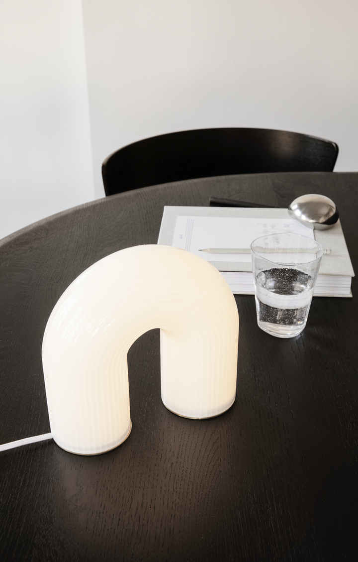 Vuelta bordlampe-Bordlamper-Ferm Living-Hvit-Feg__1100612001-Lightup.no