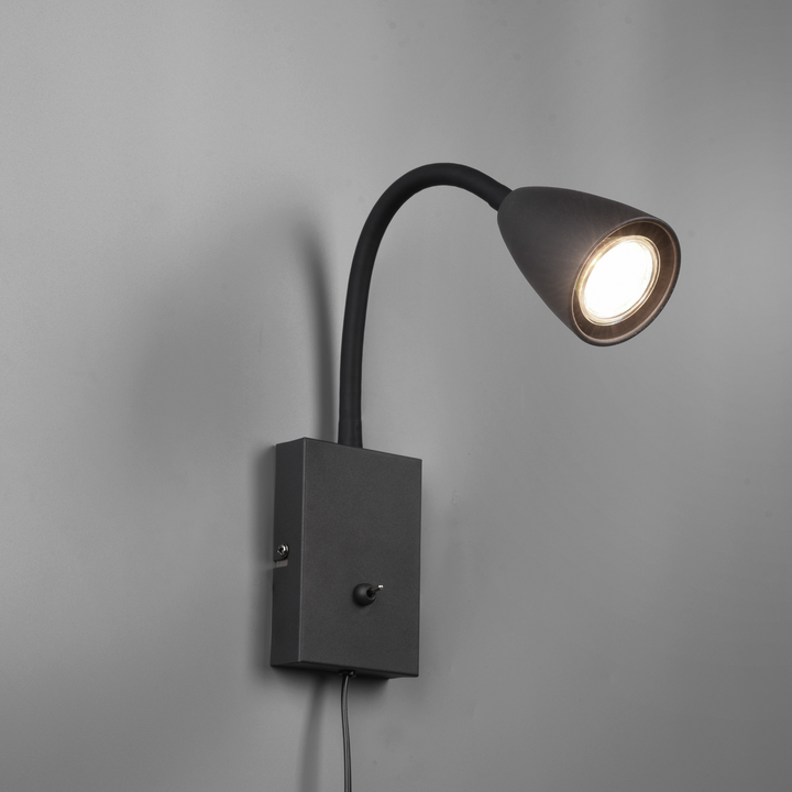 Wanda vegglampe - Svart-Vegglamper-Trio Lighting-Svart-Trl__202670132-Lightup.no