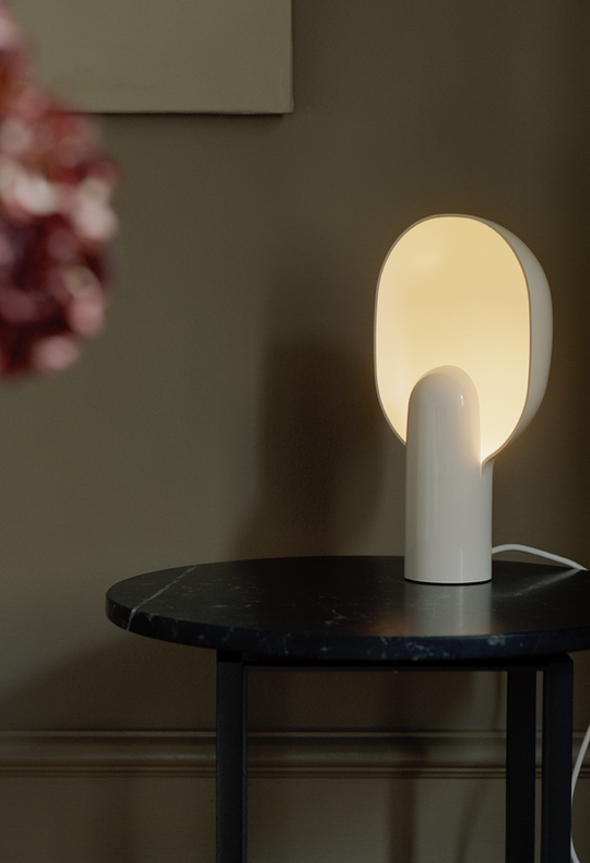 Ware bordlampe - White-Bordlamper-New Works-Hvit-Nes__21110-Lightup.no