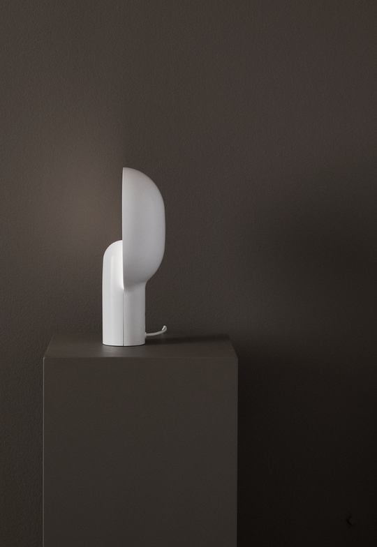 Ware bordlampe - White-Bordlamper-New Works-Hvit-Nes__21110-Lightup.no